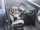 Photo 12 - Ford Escape