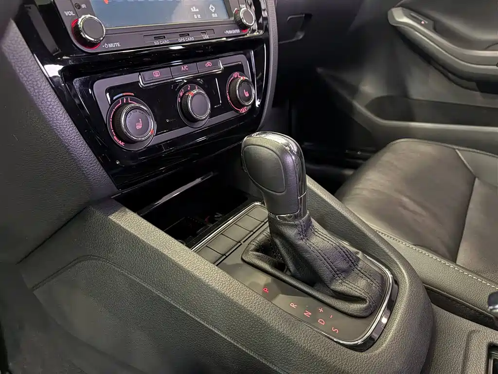 Volkswagen Sagitar 2015 230TSI Automatic Comfort фото 15