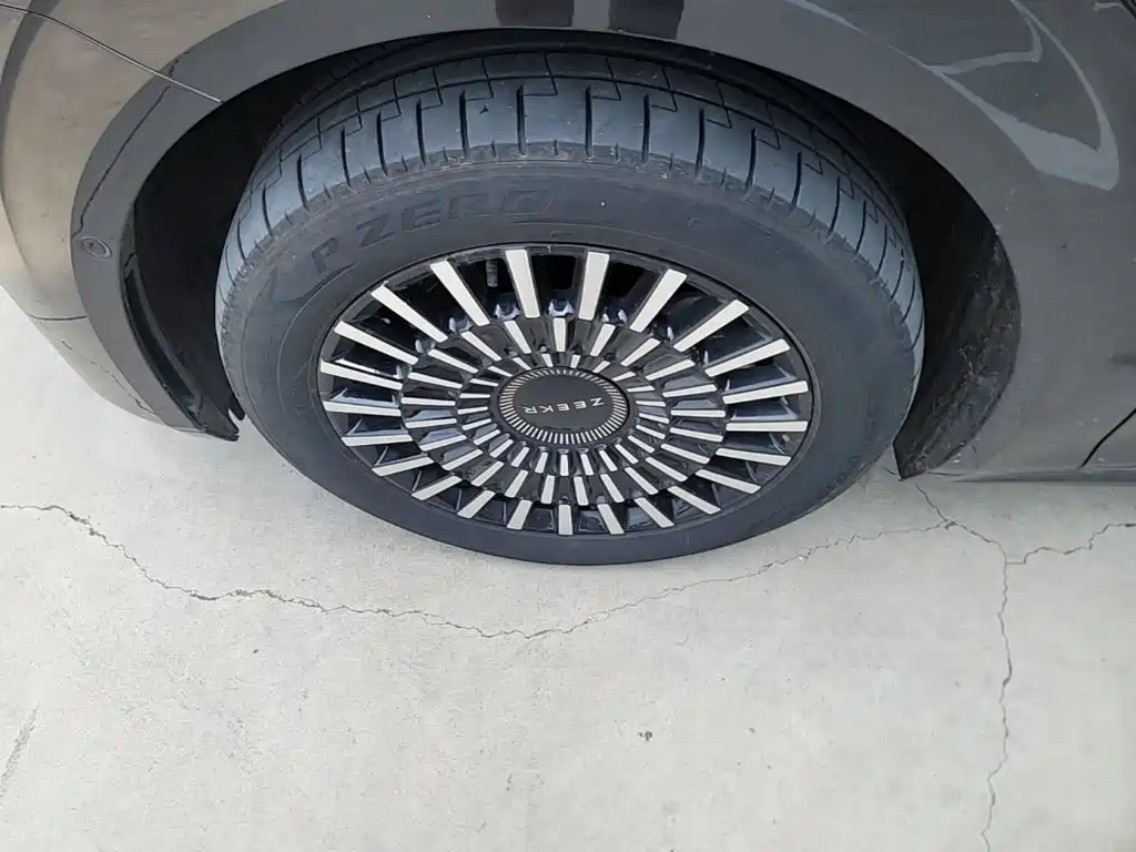 ZEEKR 009 2025 2024 6-seat Executive AWD 108kWh