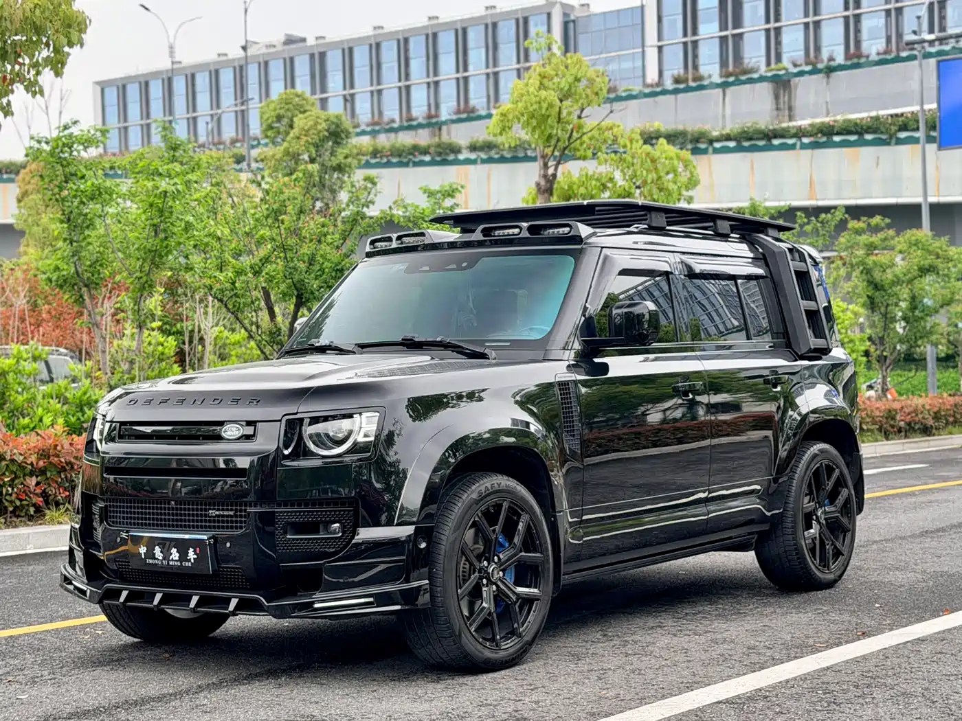 LAND ROVER DEFENDER