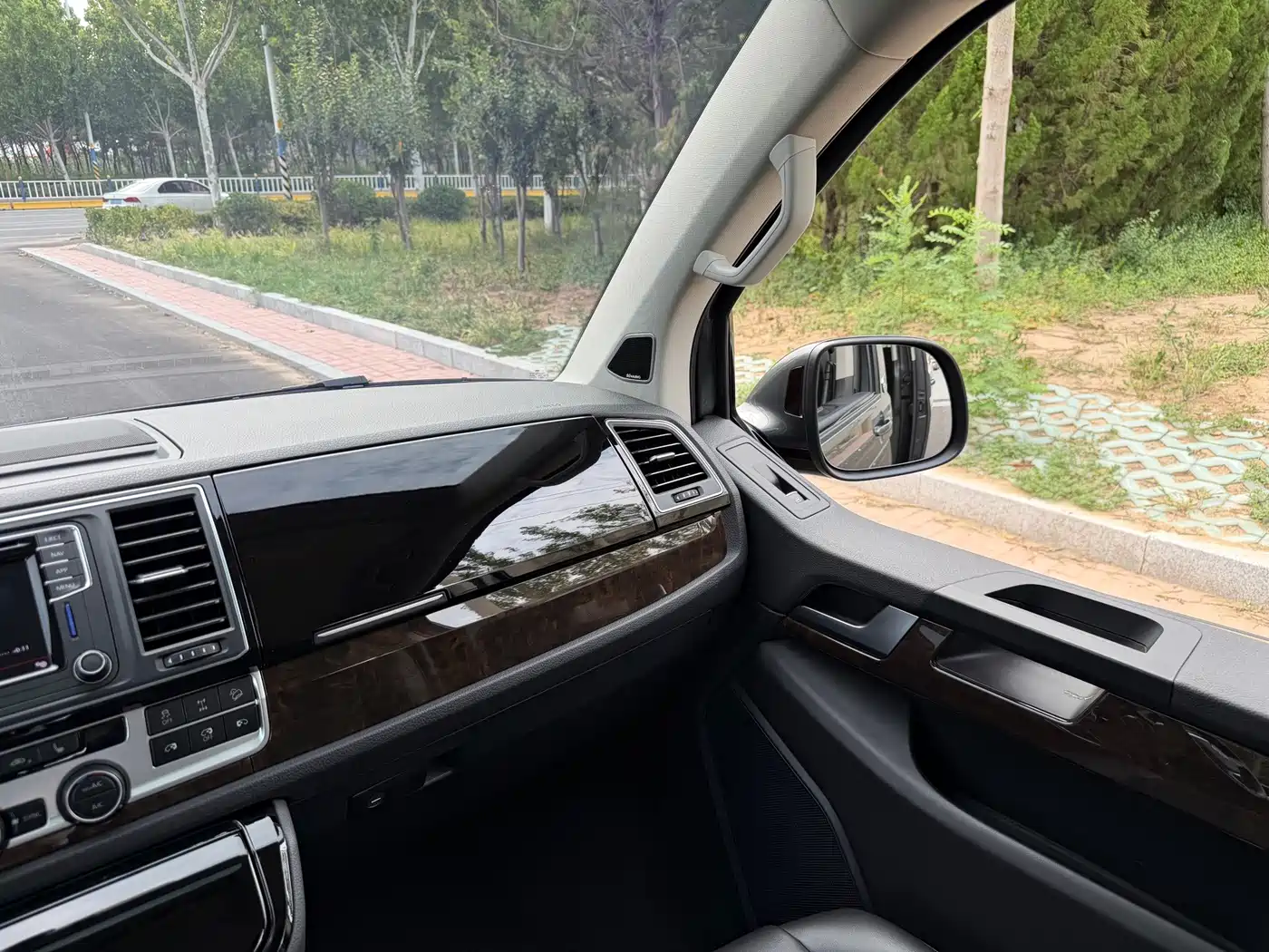 Volkswagen Multivan 2018 2018 2.0TSI 4WD Explorer Edition 7-Seater