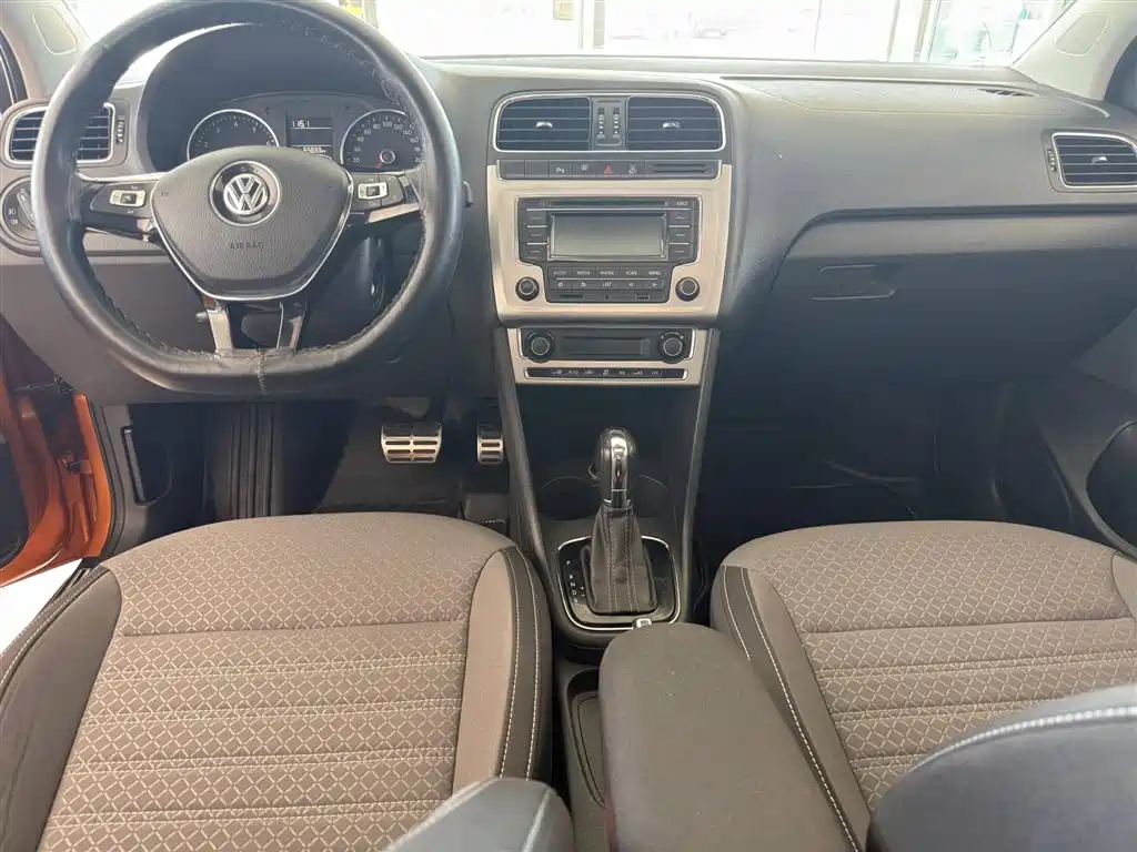 Volkswagen Polo 2014 1.6L Cross Polo Automatic фото 7