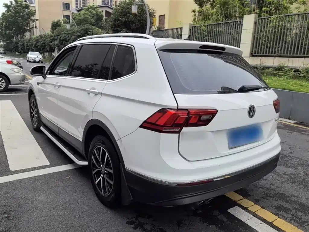 Volkswagen Tiguan L 2018 Facelift 330TSI Automatic 2WD Luxury Edition фото 5