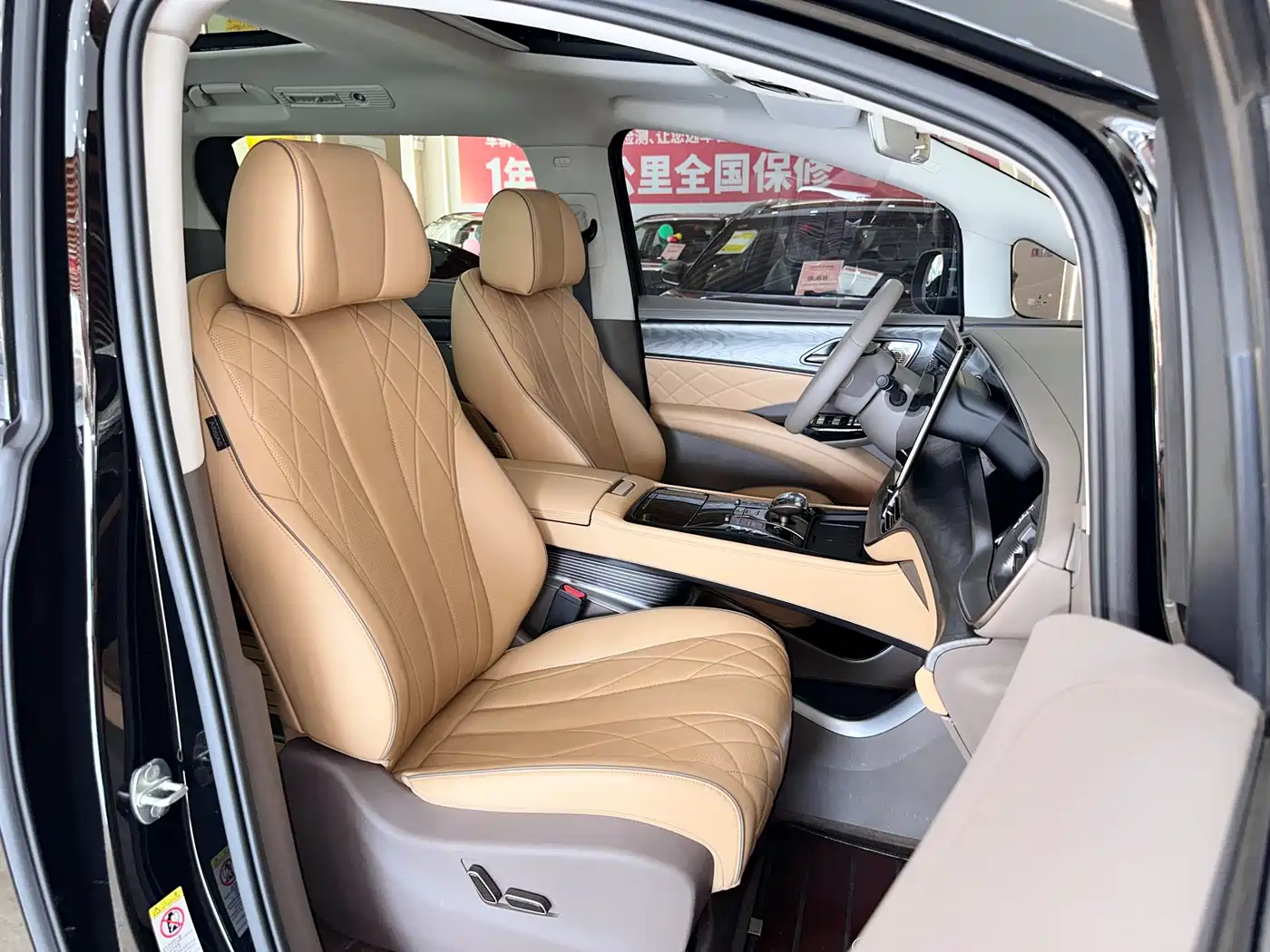 Denza D9 2022 DM-i 1040 Premium фото 15