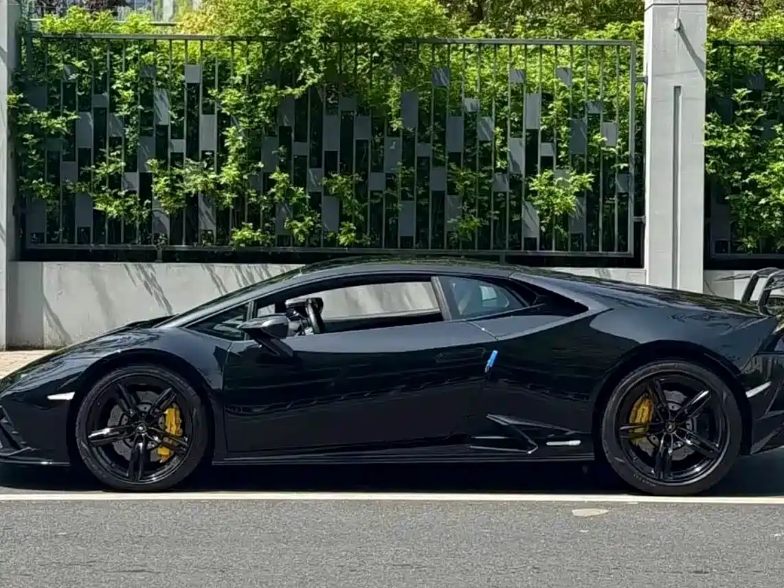 Lamborghini Huracán 2020 Huracán EVO RWD фото 2