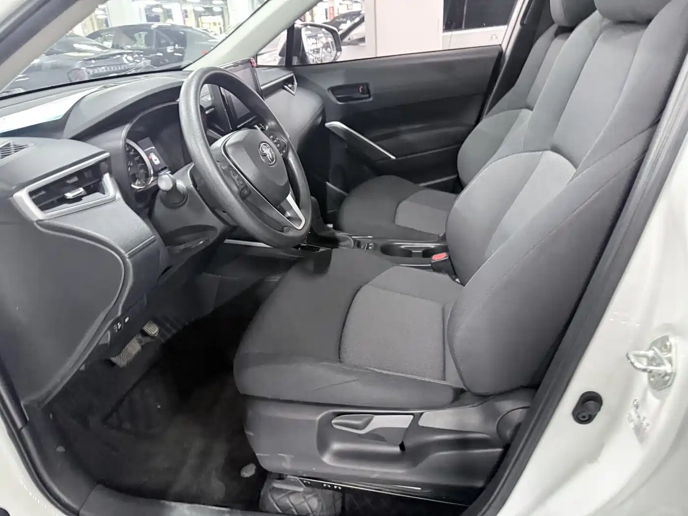 Toyota Frontlander 2023 2.0L CVT Sport Edition фото 8