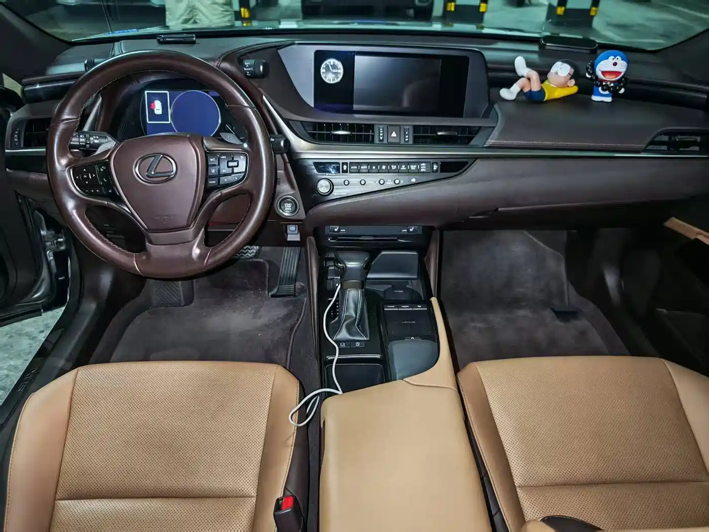 Photo 6 - Lexus ES