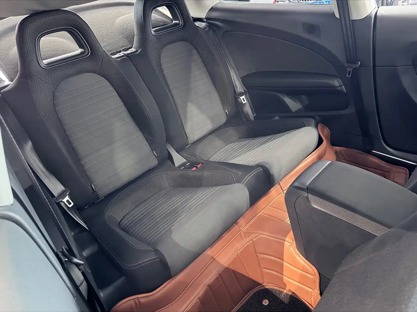 Volkswagen Scirocco 2011 1.4TSI Comfort фото 7