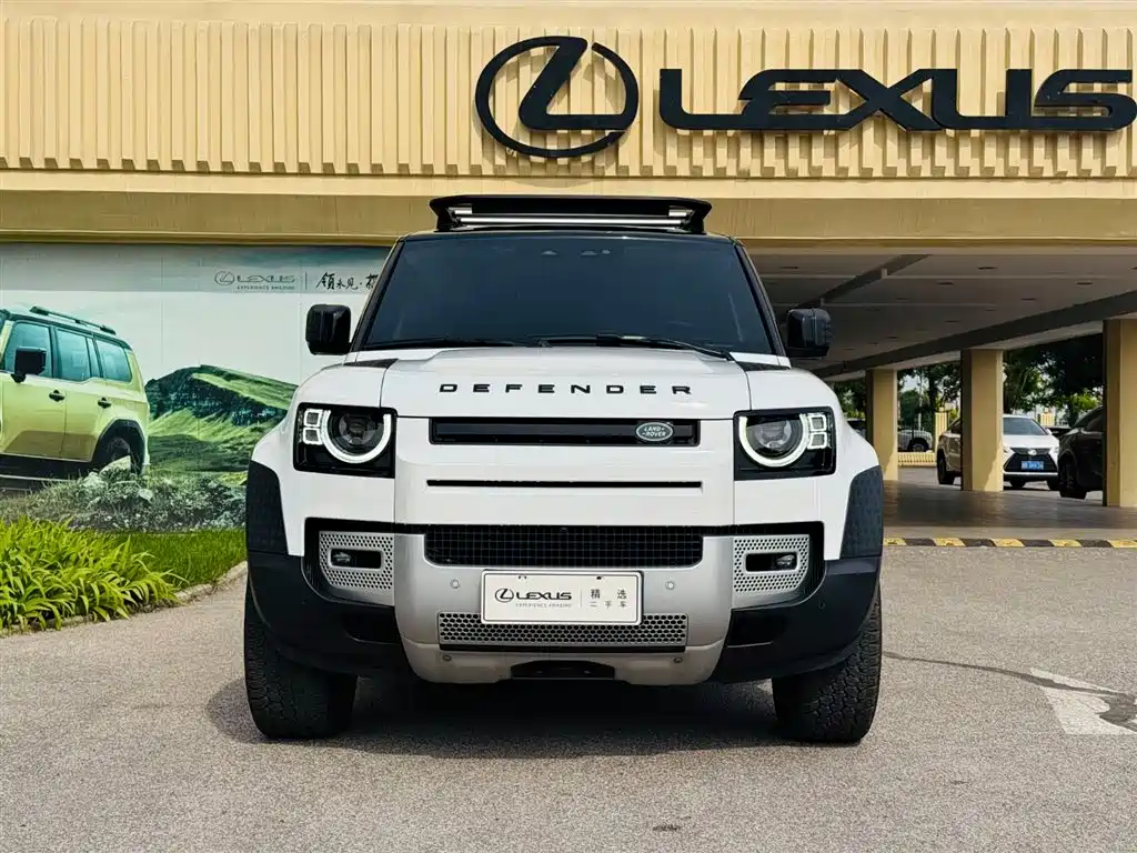 Land Rover Defender 2022 Model 90 3.0T P400 Dark Special Edition фото 3