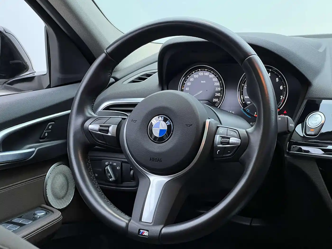 BMW 1 Series 2022 120i M Sport Shadow Edition фото 25