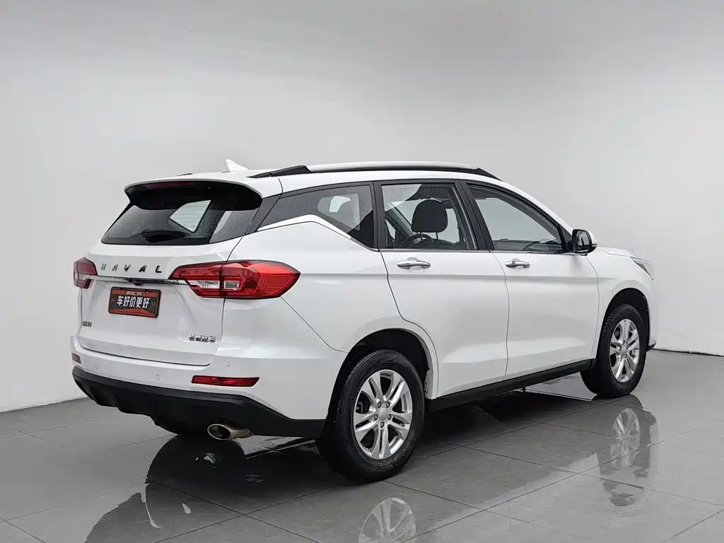 Photo 2 - Haval M6