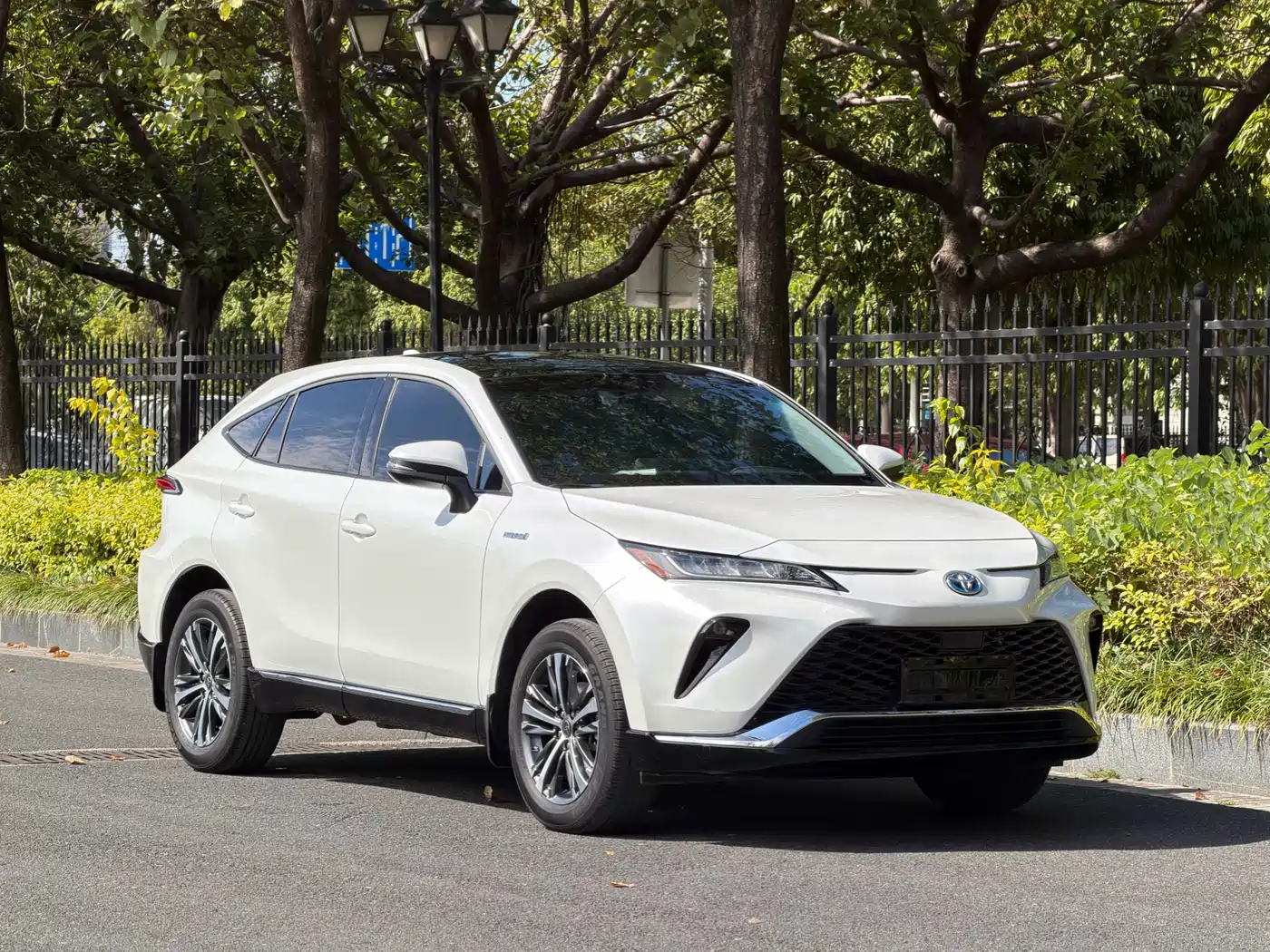 Toyota Venza 2022 Dual Engine 2.5L CVT 2WD Luxury фото 15