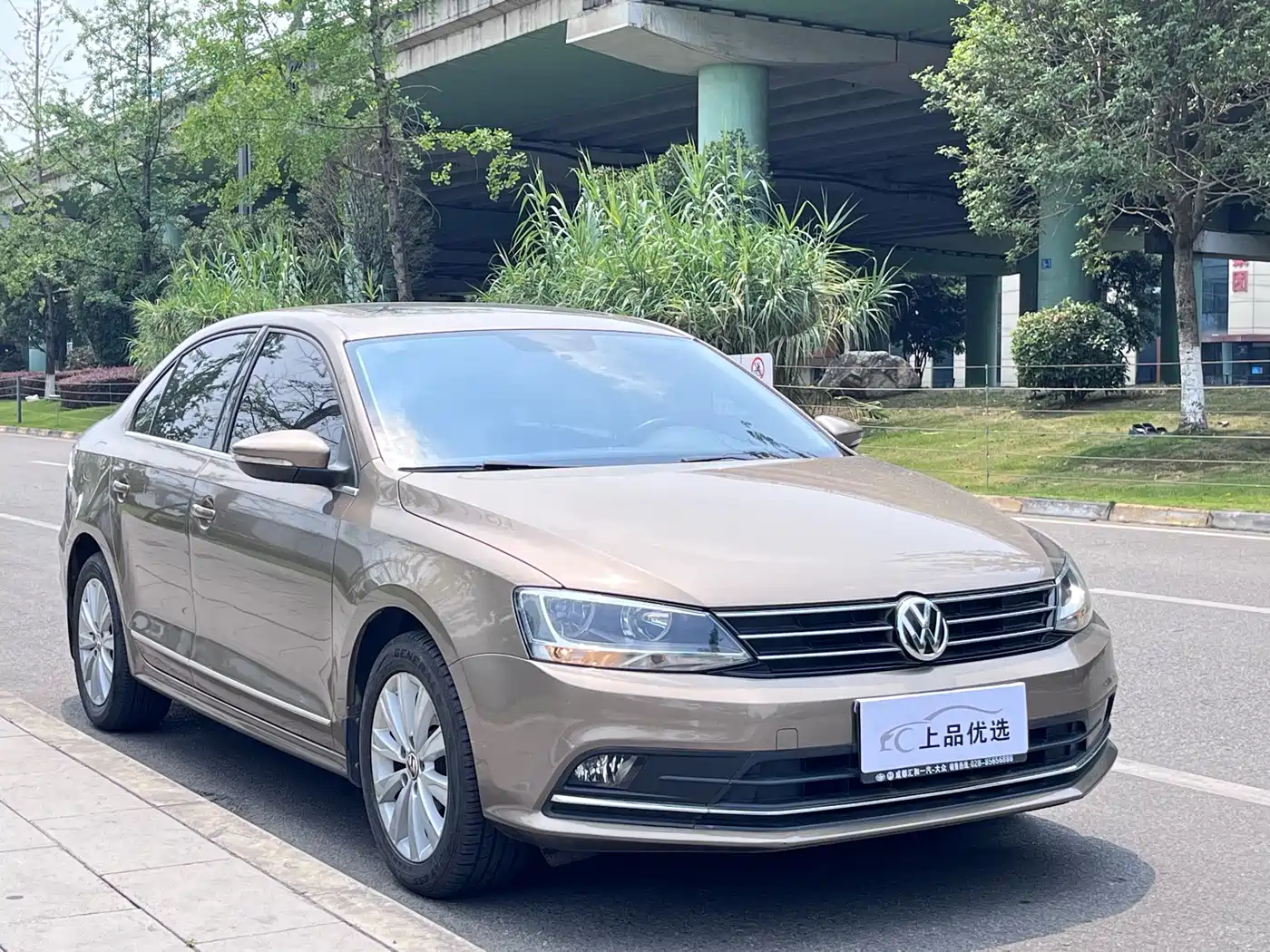 Volkswagen Sagitar 2015 1.6L Automatic Comfort фото 3