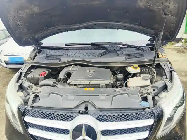 Mercedes-Benz V-Class 2021 V 260 L Long Wheelbase Premium Edition — фото 3