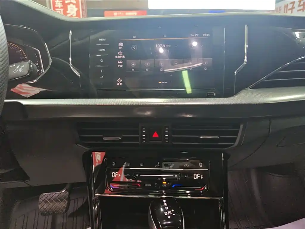 Volkswagen Passat 2024 380TSI Dragon Soaring Edition фото 13