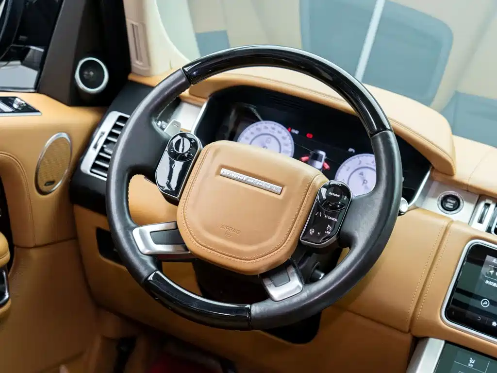 Photo 16 - Land Rover Range Rover