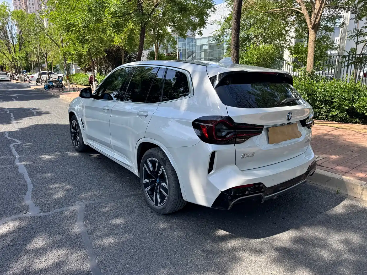 BMW iX3 2024 Leading Edition фото 8