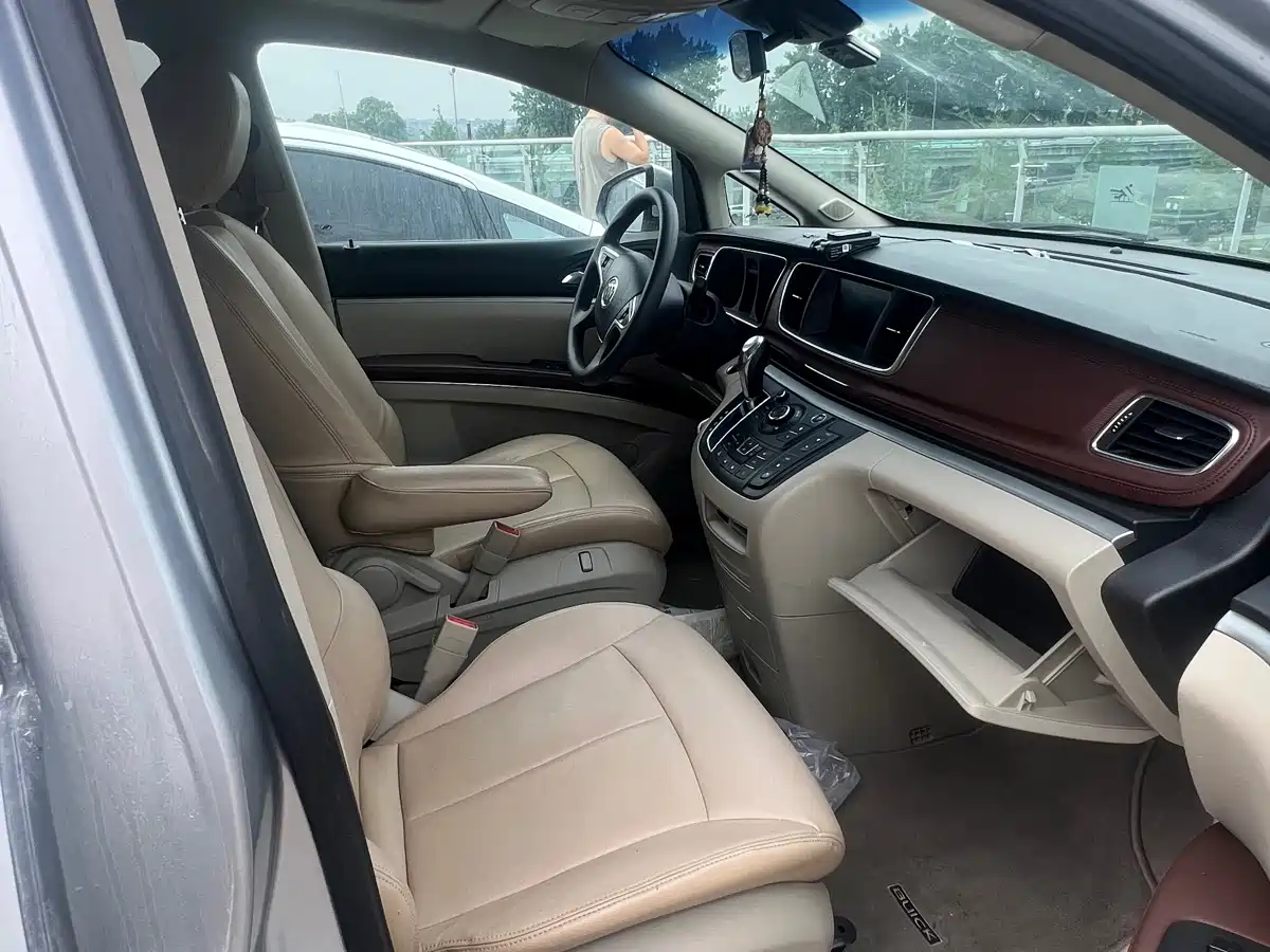 Buick GL8 2018 28T Comfort China VI фото 4