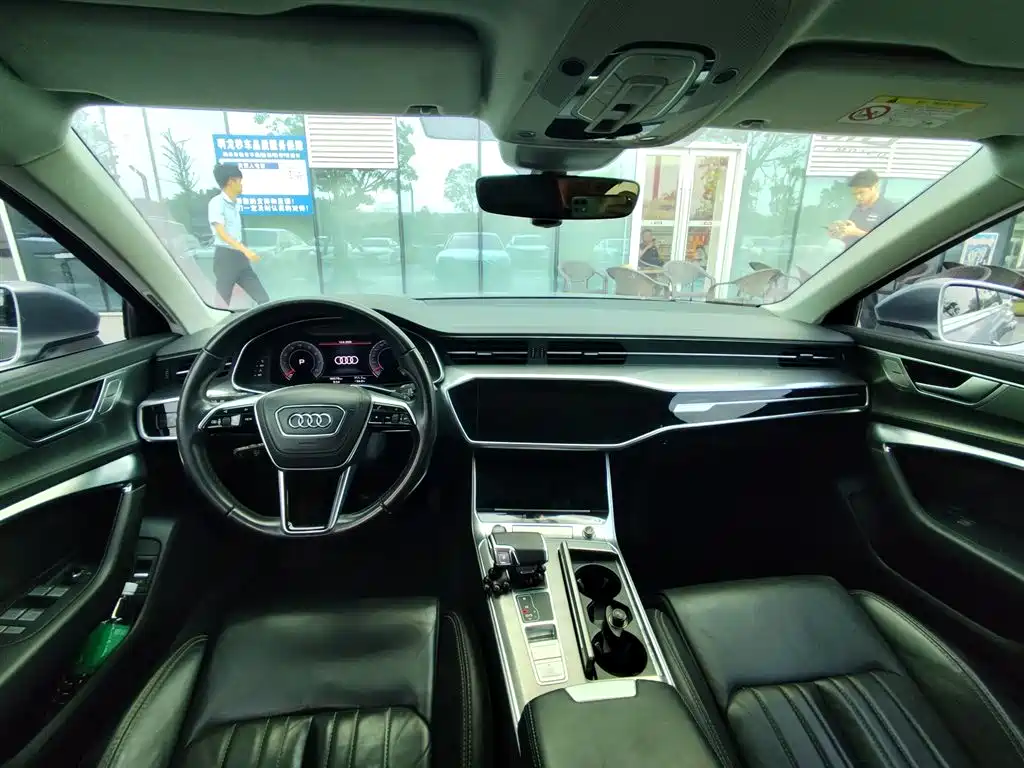 Фото 5 - Audi A6L