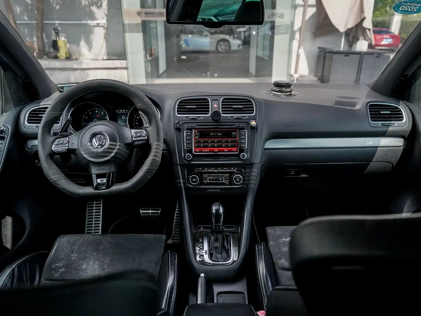 Volkswagen Golf (Import) 2011 2.0TSI R фото 12