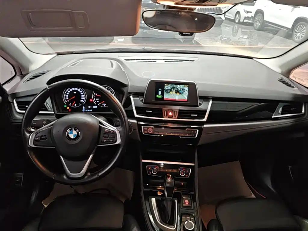 BMW 2 Series Touring 2018 218i M Sport Package фото 10