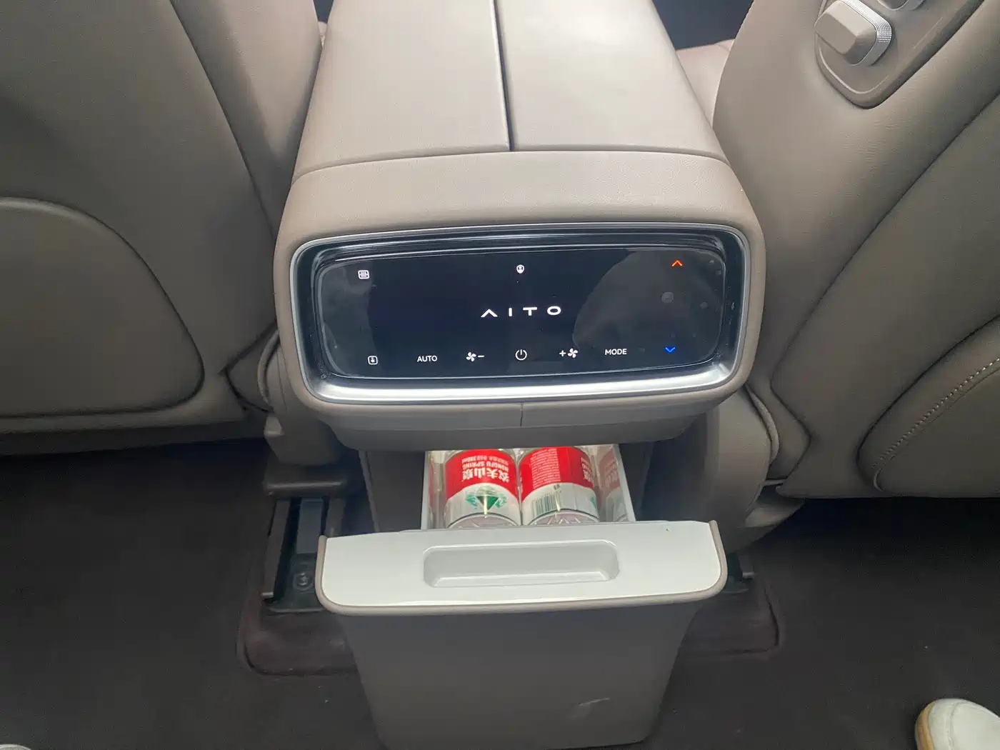 AITO Wenjie AITO M9 2024 Pure Electric Max Edition 100kWh 6-Seater фото 24