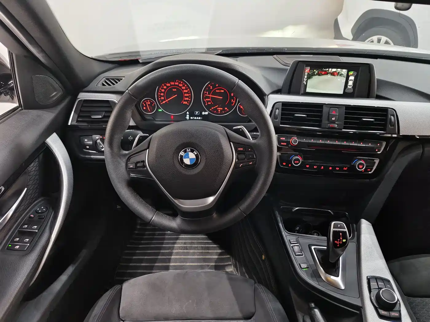 BMW 3 Series 2017 320i M Sport фото 14