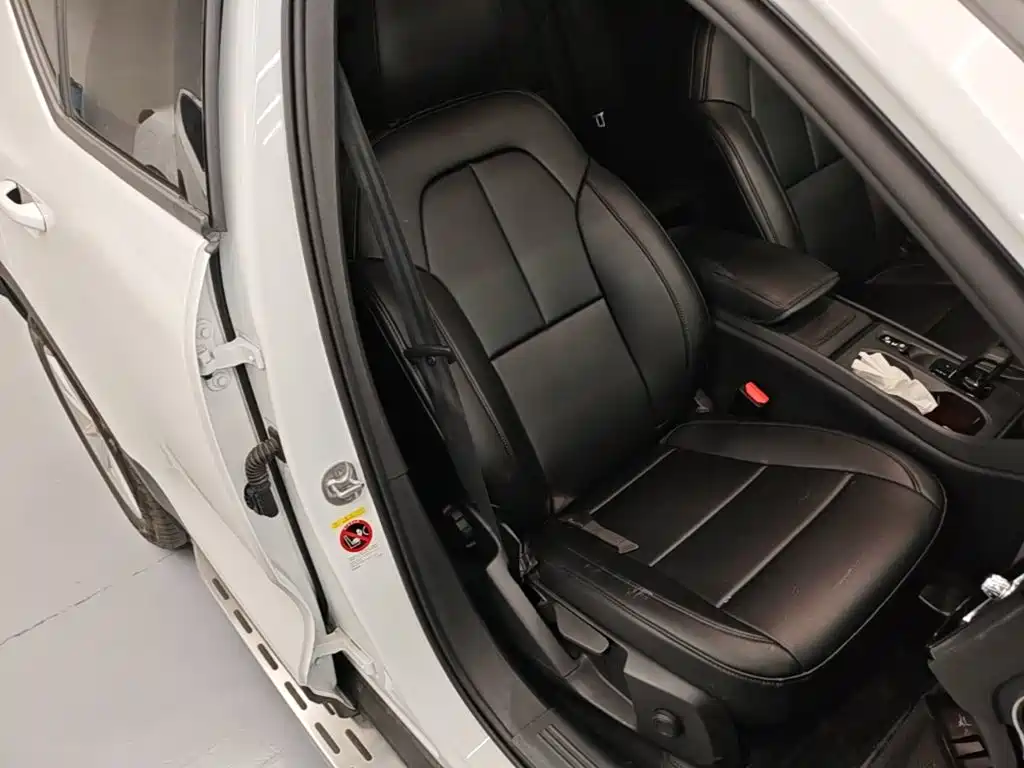 Фото 25 - Volvo XC40