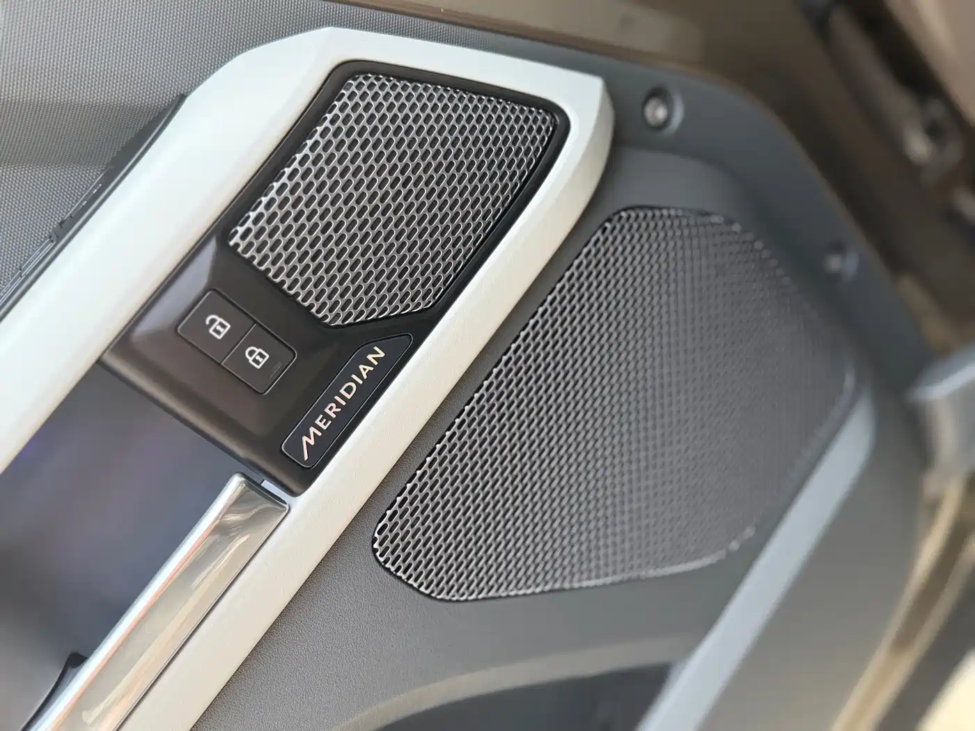Land Rover Defender 2020 Model 110 P400 HSE фото 9