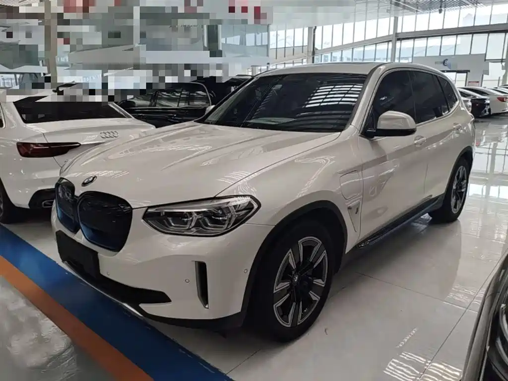 BMW iX3 2021 Leading