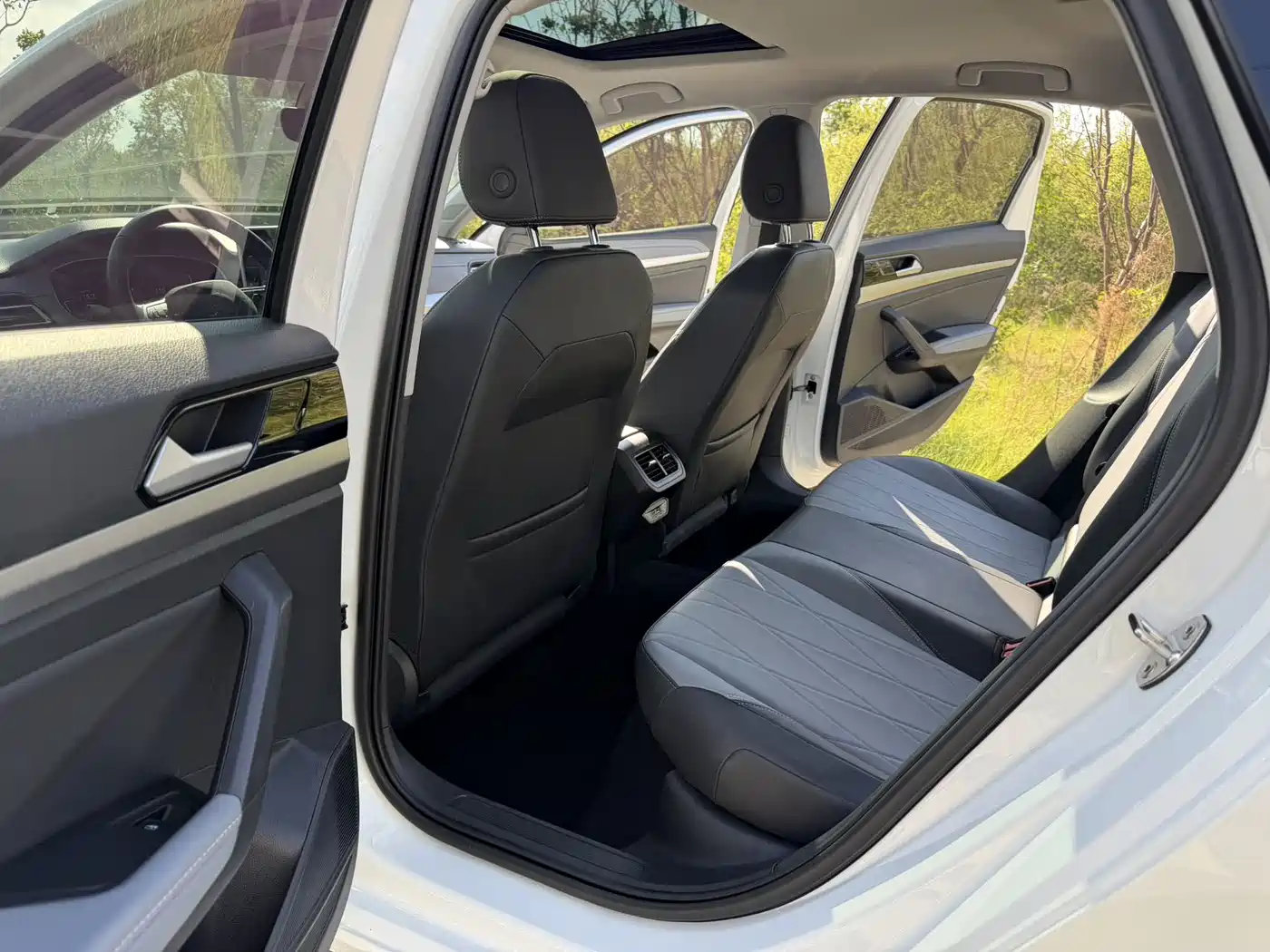 Volkswagen Lavida 2023 Facelift 1.5L Automatic 5 Million Edition фото 21