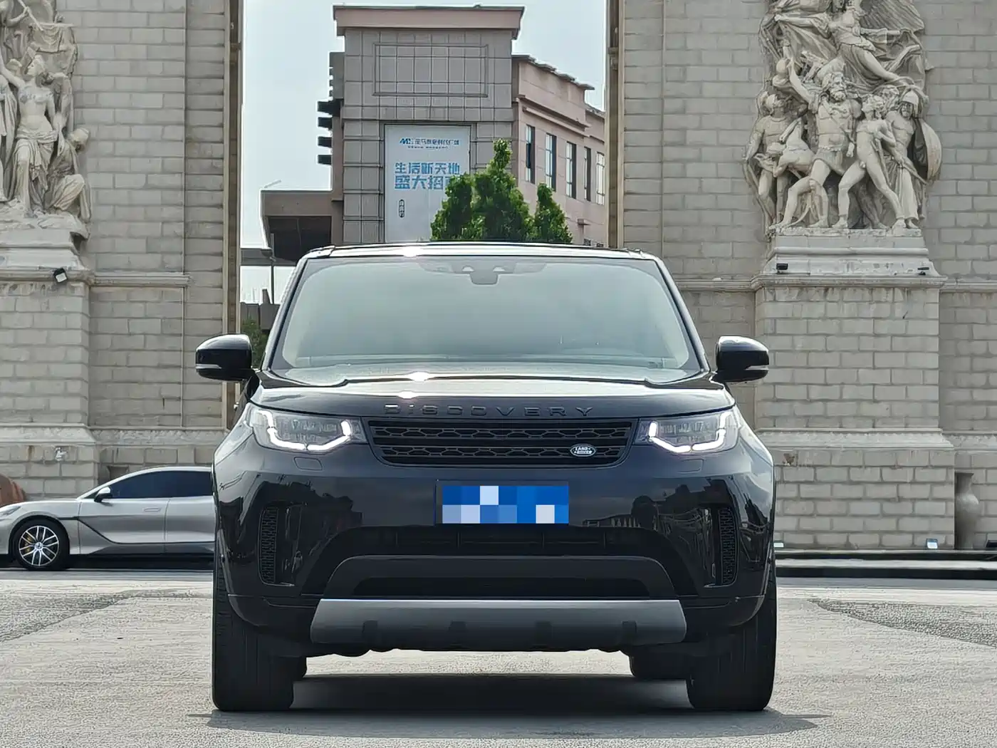 Land Rover Discovery 2020 2.0T SE фото 2