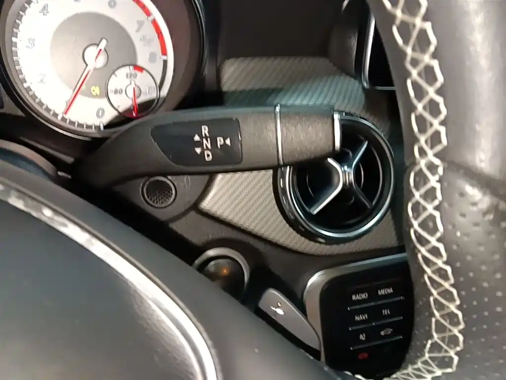 Mercedes-Benz GLA 2016 GLA 200 Dynamic фото 14