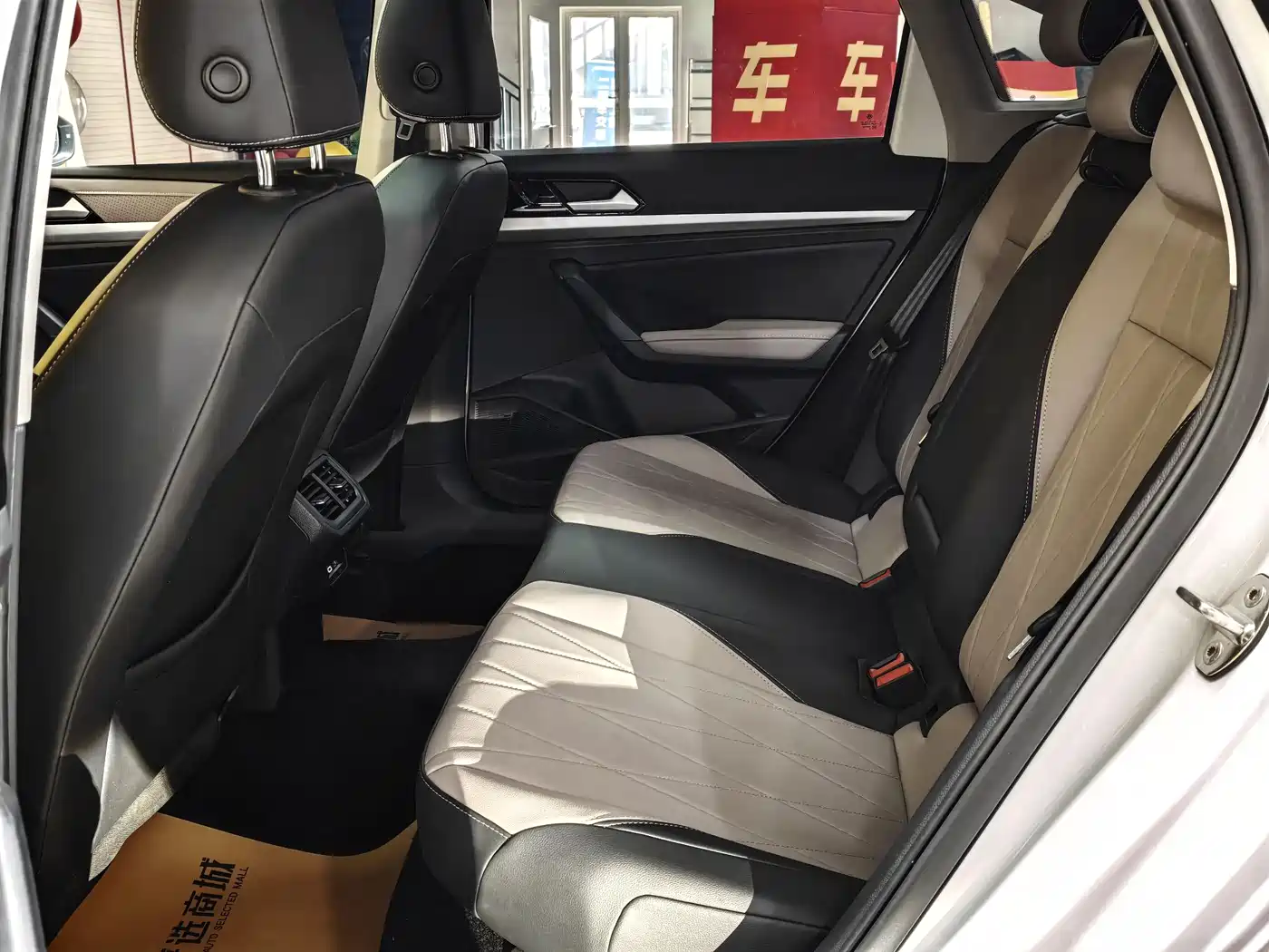 Volkswagen Lavida 2023 1.5L Auto Five Million Edition фото 12