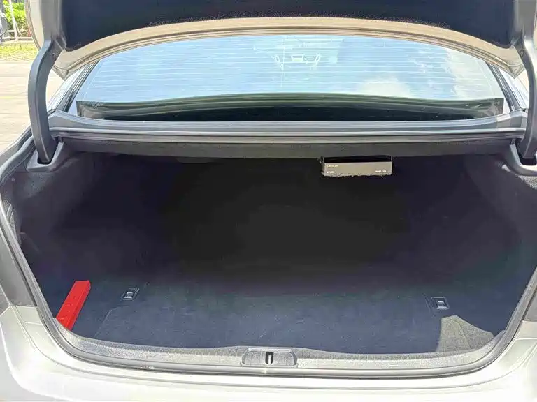 Photo 20 - Lexus LS