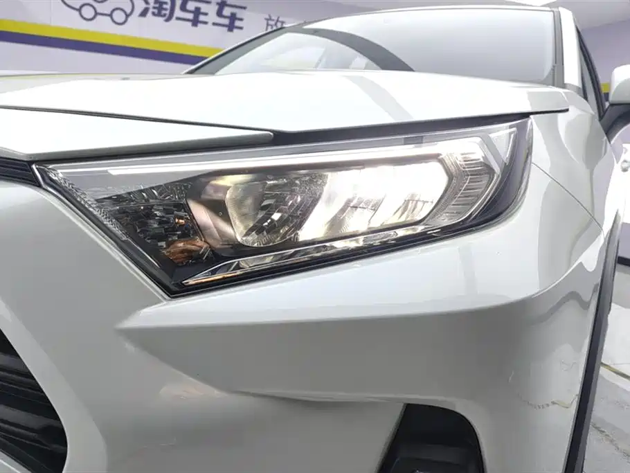 Toyota RAV4 Rongfang 2023 2.0L CVT 2WD Fashion Edition фото 5