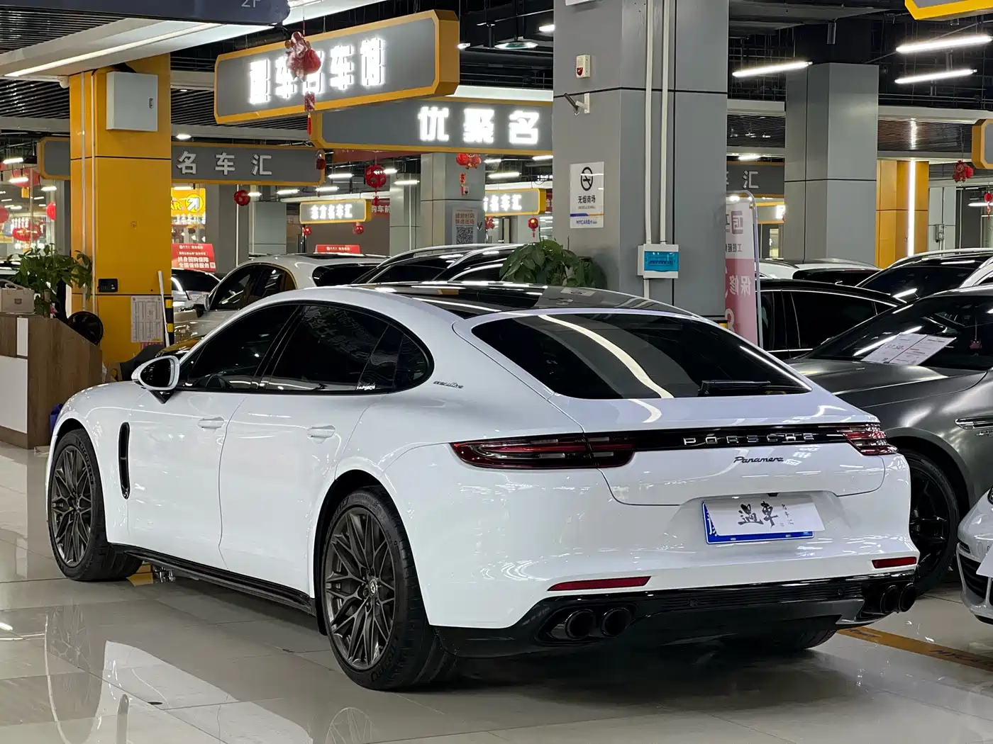 Porsche Panamera 2017 Panamera Executive Long Wheelbase 3.0T фото 24