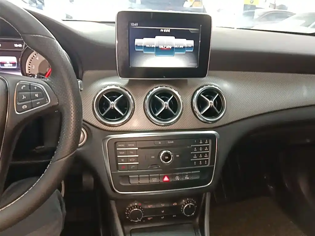 Mercedes-Benz GLA 2016 GLA 200 Dynamic фото 13