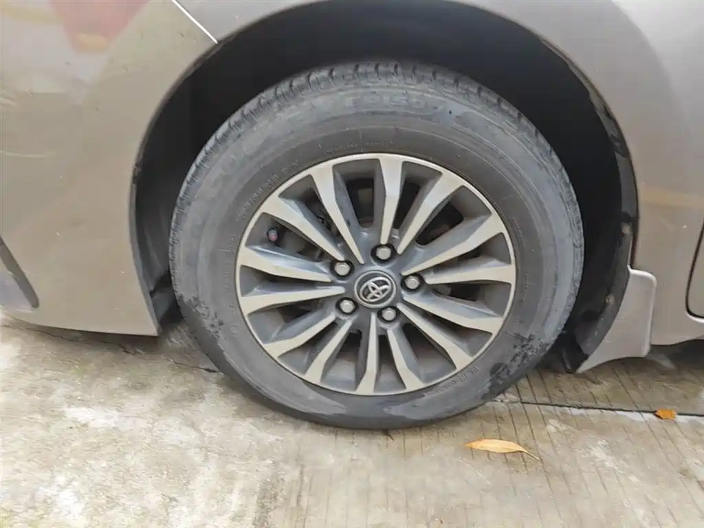 Toyota Corolla 2017 Facelift 1.2T S-CVT GL фото 23