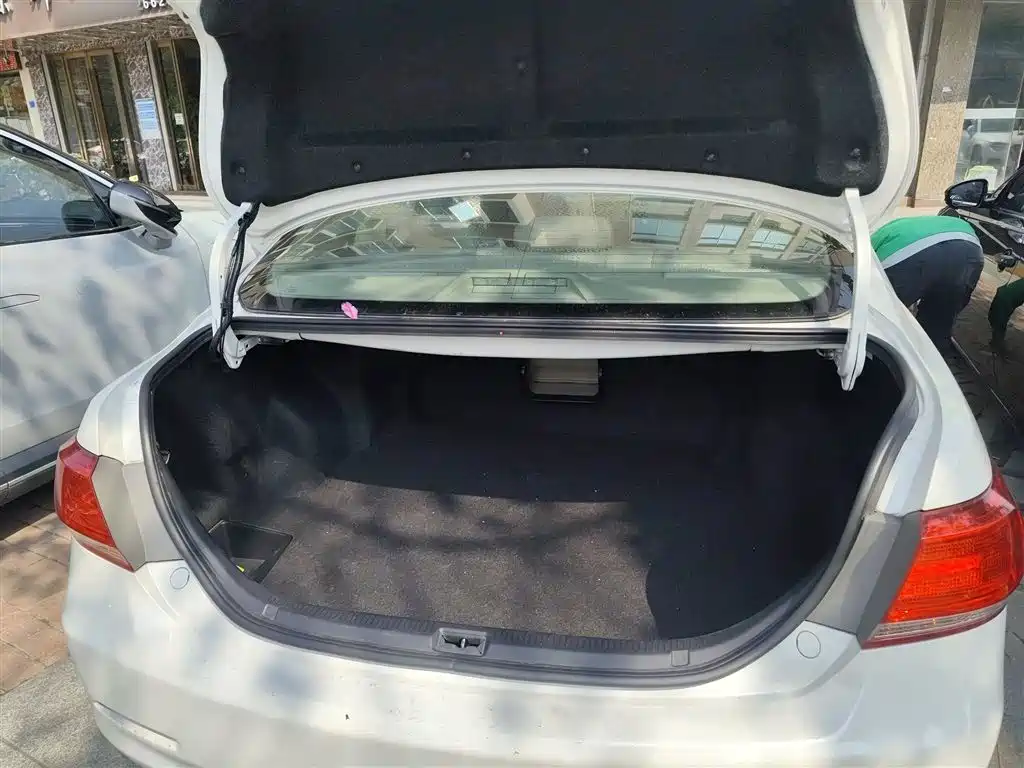 Toyota Camry 2013 200E Classic Elite Edition фото 19