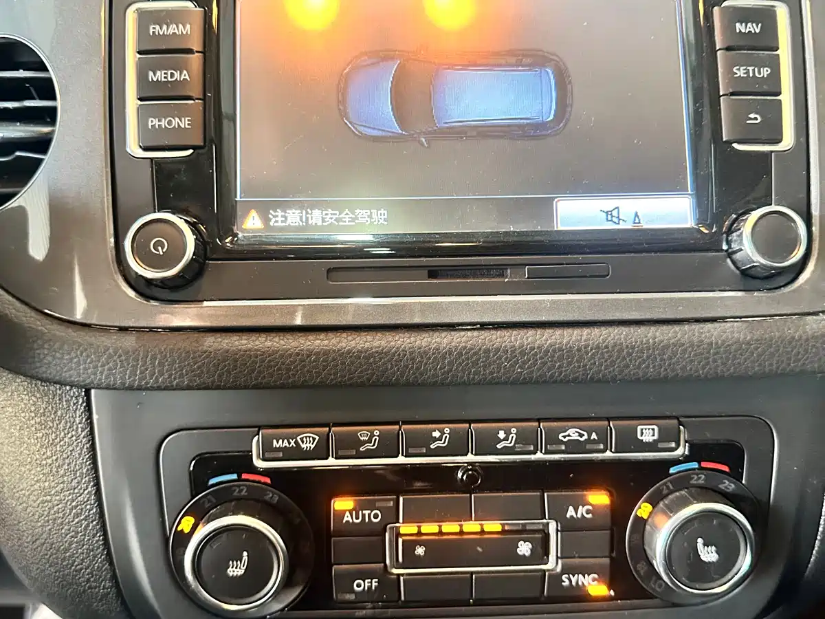 Volkswagen Tiguan 2015 2.0TSI Comfort Edition фото 16