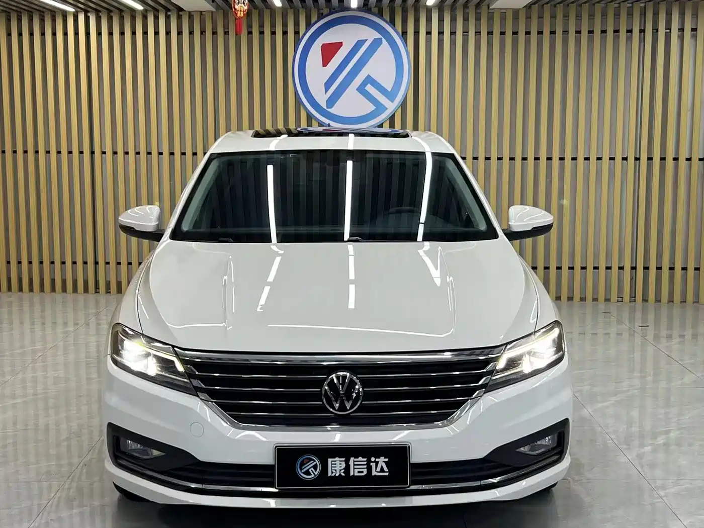 Volkswagen Lavida 2021 1.5L Automatic Vision Edition фото 2