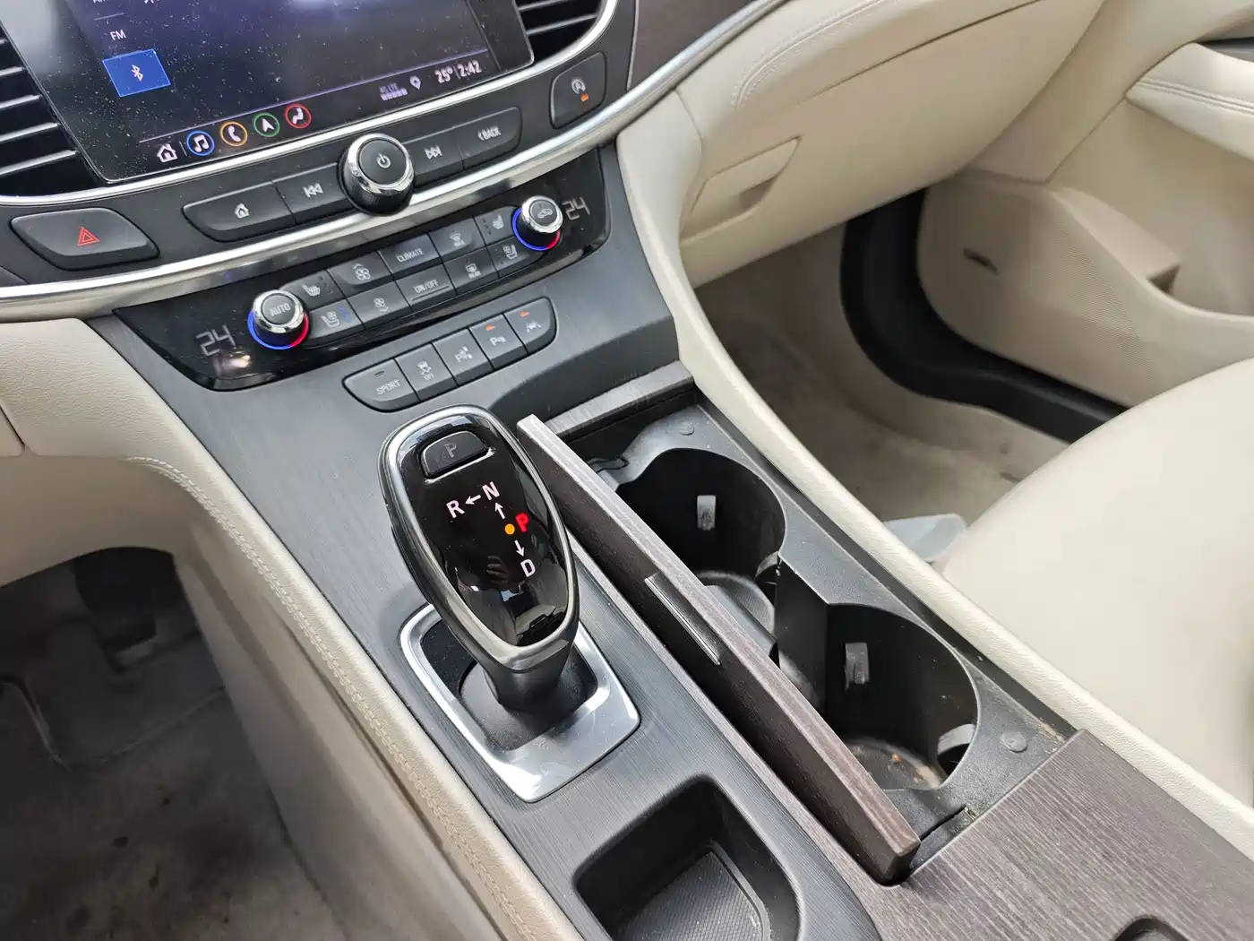 Фото 12 - Buick LaCrosse