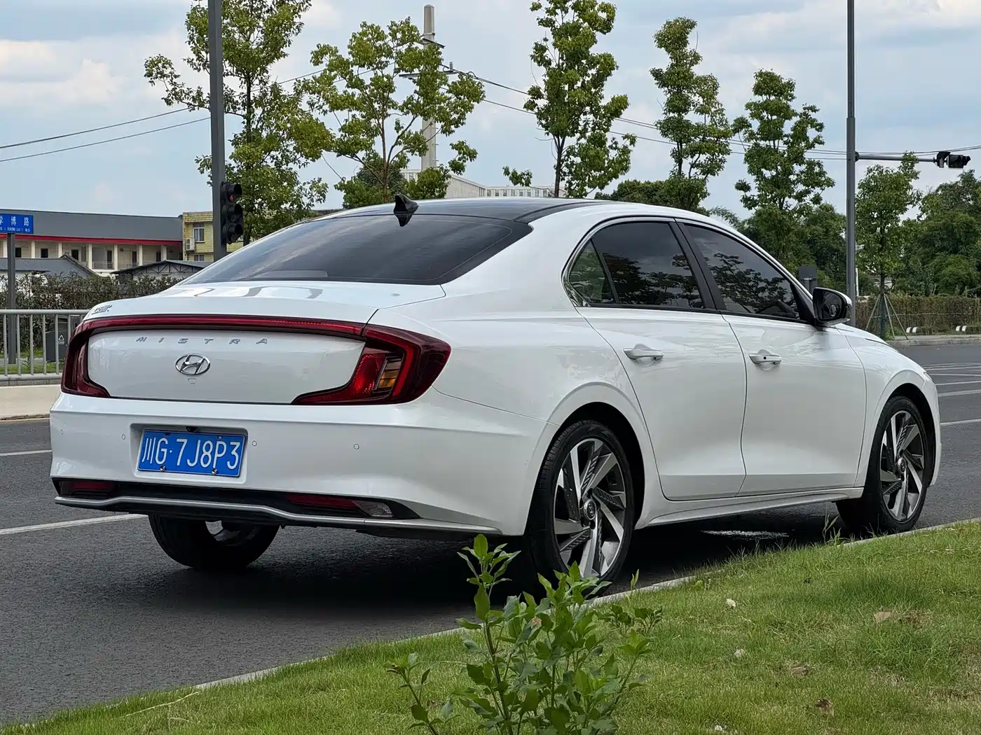 Hyundai Mistra 2021 2021 1.8L CVT LUX Premium