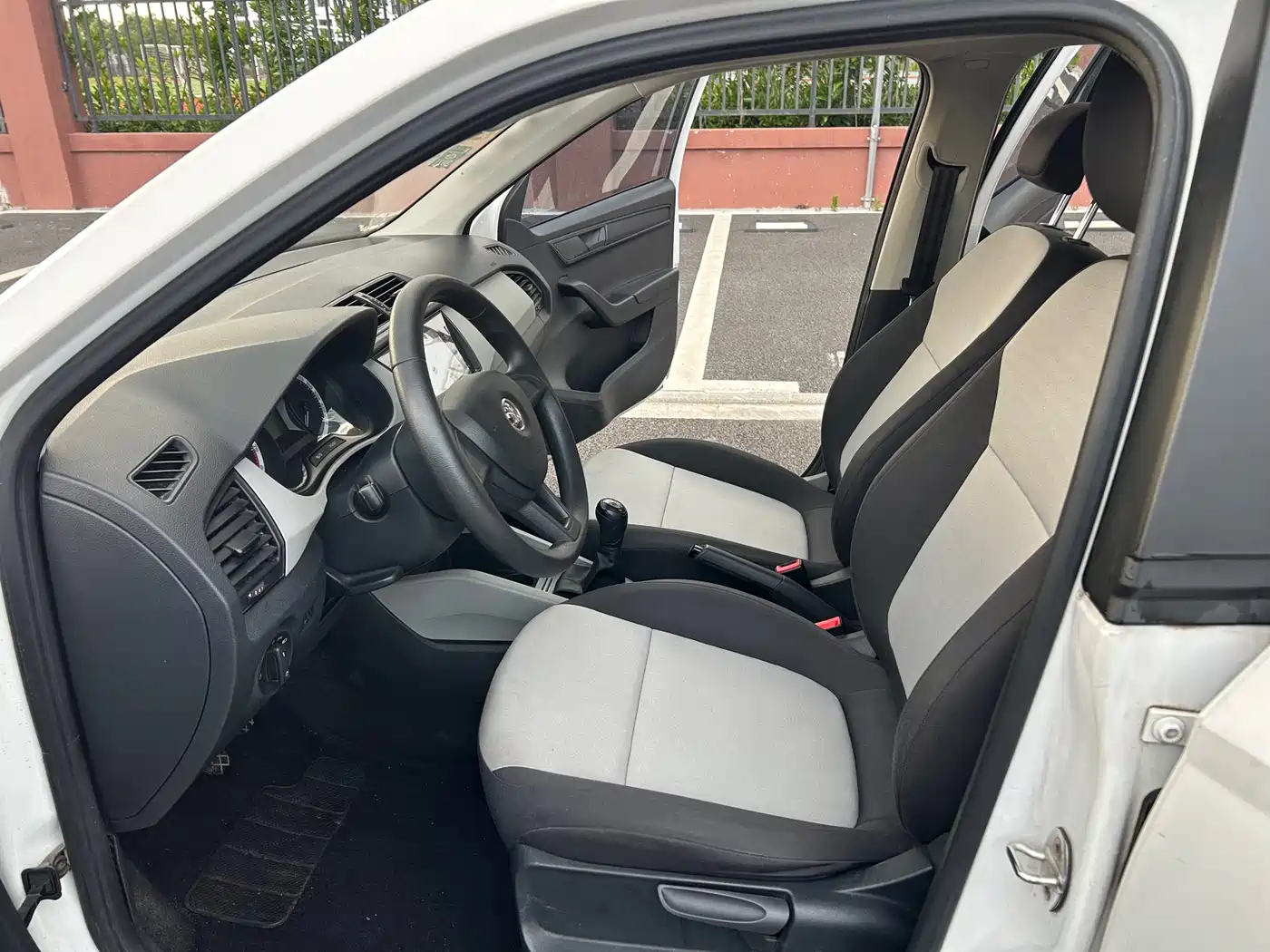 Škoda Fabia 2017 1.4L Manual Forward Edition фото 5