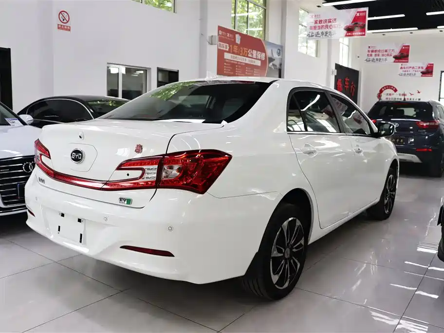 BYD Qin New Energy 2016 Qin EV300 Honor фото 9