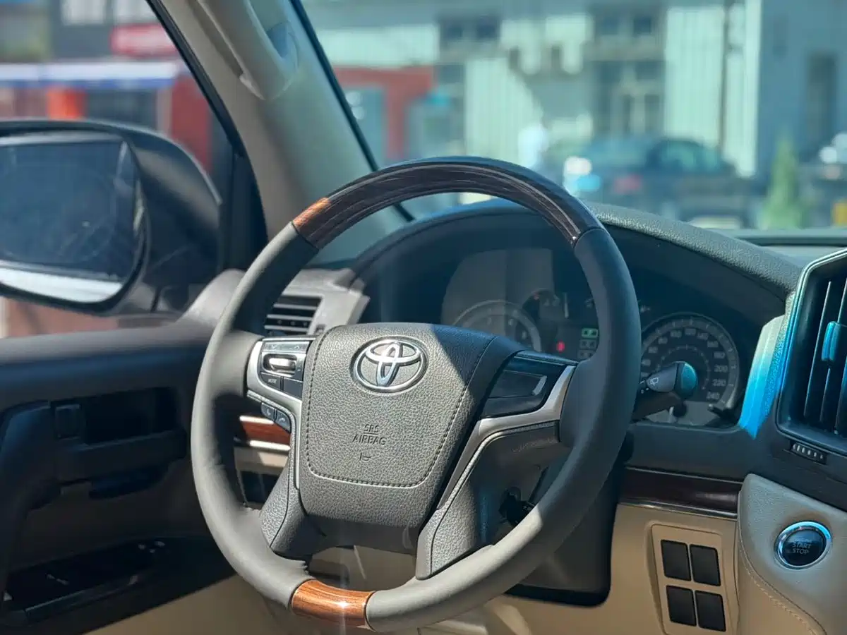 Toyota Land Cruiser (Import) 2019