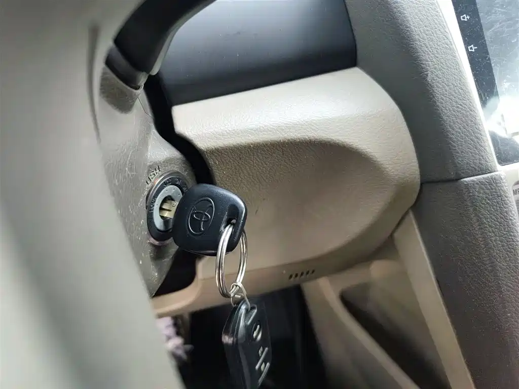 Toyota Camry 2013 200E Classic Elite Edition фото 9