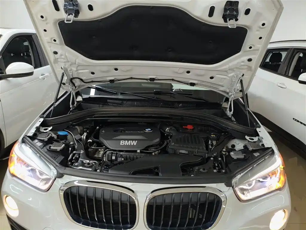 BMW X1 2018 sDrive18Li Premium Model фото 16