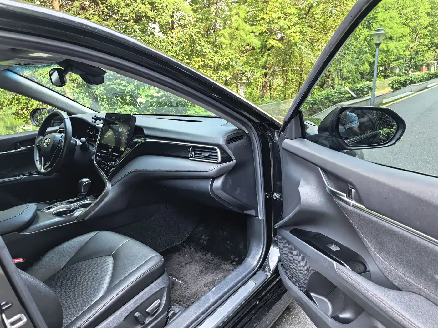 Toyota Camry 2021 Hybrid 2.5HG Luxury Edition фото 5